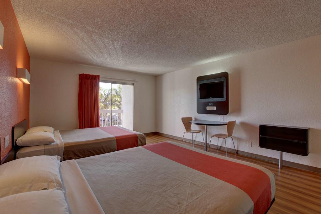 Motel 6-Santa Ana, Ca - Irvine - Orange County Airport Exteriör bild