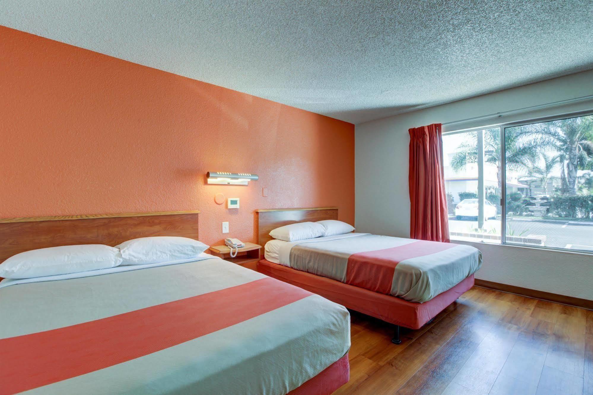 Motel 6-Santa Ana, Ca - Irvine - Orange County Airport Exteriör bild